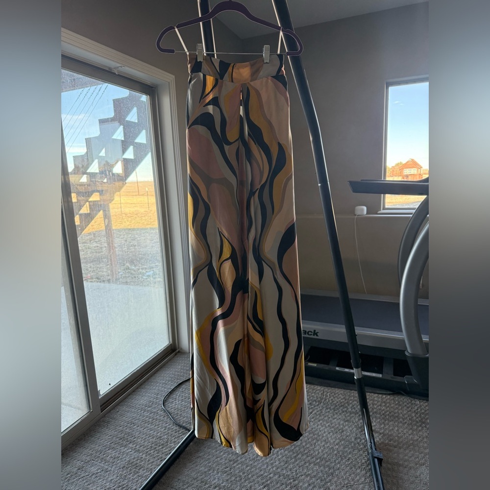 Elegant Multicolor Strapless Romper- size SMALL - Picture 11 of 11